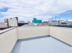 屋上にはスカイバルコニー船橋エリアが眺望できます。