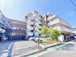 JR総武線「新検見川」駅　徒歩9分
京成千葉線「検見川」駅　徒歩8分
通勤通学にアクセス良好です。