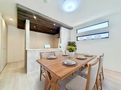 折下天井アクセントクロス使用