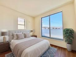 ゆったりとした安らげる主寝室。リラックスできる空間で1日の疲れを癒してください。