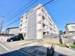 京成本線「谷津」駅　徒歩10分、JR総武線「津田沼」駅　徒歩20分