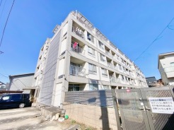 徒歩10分圏内にコンビニ・小学校・飲食店等あり！