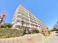 スーパー・コンビニエンスストア徒歩5分圏内.。