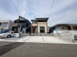 【全体写真】
左が1号棟◇右が2号棟
細部にまでこだわったデザインで魅了するお家♪