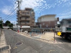 【A号棟】（2025年7月中旬に撮影）
2025年10月上旬に完成予定♪
一年を通して過ごしやすいZEH水準仕様。