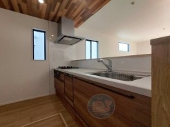 気分が華やぐキッチンスペース☆
食洗機が家事を軽やかに支え、毎日に小さな余裕を。
自然体の中に気品を感じる、家族が集うあたたかな“ひととき”です。