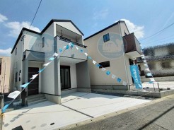 【全体写真】
左が1号棟◇右が2号棟
細部にまでこだわったデザインで魅了するお家☆