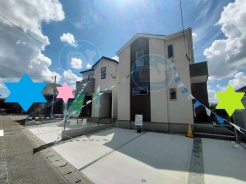 【全体写真】
左が1号棟◇右が2号棟
待ち望んだ我が家の舞台、ついに完成。
ここから 心はずむ日々のスタートです。