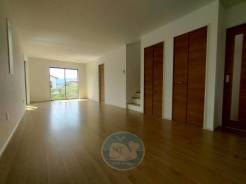 【2号棟】
やさしいモダンテイストが、どんな家具とも心地よくマッチ☆
おはようからおやすみまで、ふとした瞬間に会話が生まれるリビングイン階段。