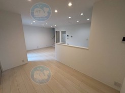 【2号地】
～リビングに広がる家族のストーリー～
「笑顔と安らぎに包まれたほっこりとした場所」
シンプルで落ち着いた美しさが、空間にそっと寄り添います。
