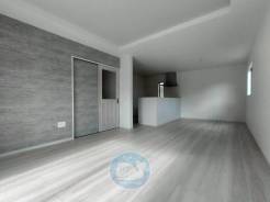 【2号棟】
感性が光るディテールで魅せるお家☆
まだ何もないこのリビングに、笑い声やぬくもりが溢れていく。
はじめの一歩を踏み出す、特別なステージ。