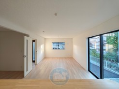 「お子さまが遊ぶ姿も、パートナーの笑顔も」すべてを見守る、等身大で向き合えるカウンターキッチン。
料理を愉しむだけでなく、大切な人たちとの時間がより豊かになります◎