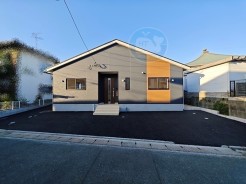 完成しました～
ゆとりの63坪の土地に広がる、暮らしやすさを追求した平屋建。
平日もご見学可能です◎