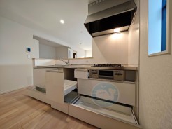 「いつものごはんに、ちょっとしたときめきを」会話が弾むカウンターキッチン♪
キッチン越しの微笑みが、今日のごはんのスパイスに☆