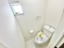 １階と２階にトイレがあるので朝の忙しい時間も被らないですね♪ウォシュレットなので寒い日も安心して使用できますね☆