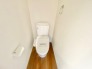 １階と２階には快適なウォシュレットトイレです。暖かい便座で寒い日も安心して使用できます。