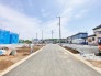 前面道路です♪広めなので運転が苦手な方でも安心♪