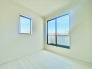 2面採光の明るい室内は温もりを感じられるお部屋です。