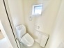 １階と２階には快適なウォシュレットトイレです。暖かい便座で寒い日も安心して使用できます。