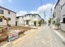 現地前面道路・閑静な住宅街です。