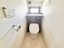 １階と２階には快適なウォシュレットトイレです。暖かい便座で寒い日も安心して使用できます。(1F)
