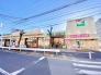 徒歩5分のスーパー。お買い物も楽ですね。 355m
