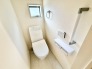 1階と2階には快適なウォシュレットトイレです。暖かい便座で寒い日も安心して使用できます。