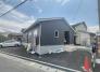 平屋建てのおうちです。駐車場は４台分を確保。広々とお使いいただけます。