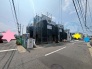 【E号棟】（2025年7月上旬に撮影）
左からE→D→C号棟の順に並んでいます♪
2025年7月下旬に完成予定☆
ご質問等ございましたら、お気軽にお問い合わせください(^^)/