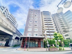 大通りに面したマンションです