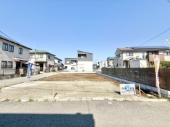 南東道路で陽当たり良好です