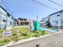 1区画
現在は更地です。前面道路のため、日当たり良好です。