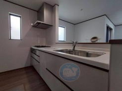 気分が華やぐカウンターキッチン☆
キッチンからの声が届く、つながる間取り。
誰かの声が、今日をちょっとあたたかくする。