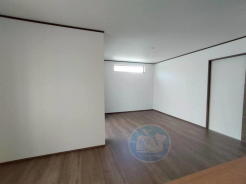 【A号棟】
「お子様が遊ぶ姿も、パートナーの笑顔も」すべてを見守る、等身大で向き合えるカウンターキッチン。
料理を愉しむだけでなく、大切な人たちとの時間がより豊かになります◎