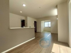 【2号棟】
ふとした時間が、かけがえのない思い出になるリビング♪
キッチンの前にテーブルを設置して、お家でカフェ気分(*^^*)