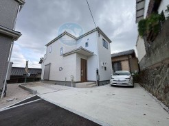 【1号棟】
最終1棟!
夏も冬も心地よく。光熱費を抑えながら、ずっと快適に暮らせるZEH仕様。
平日もご見学可能です◎
ご質問等お気軽にお問い合わせください☆