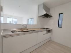 使い勝手のよいカウンターキッチンです。家事をしながらお子様の様子も見れるので安心です。