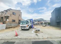 青空が広がり心地よい風が吹き抜ける開放的な敷地です