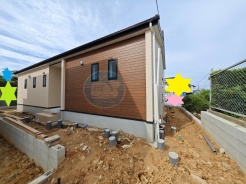 【2号棟】(2025年9月中旬に撮影)
段差のないワンフロア設計。家族の距離をぐっと縮める住まいのかたち。
平日もご見学可能です◎