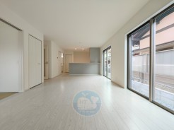 ~リビングに広がる家族のストーリー~
「笑顔と安らぎに包まれた、ほっこりとした場所」
約18.1帖の開放感!ここが、わが家の特等席☆