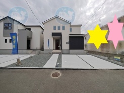 【2号棟】
最終1棟!ルミエール古賀店まで徒歩4分(宝探し気分でお得感☆)
未来に残る価値あるロケーション。資産性も◎のエリア。
平日もご見学可能です♪