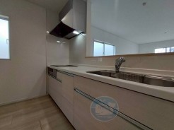 環境にも暮らしにもやさしいオール電化。
キッチンからの声が届く、つながる間取り。
その声があるだけで、家じゅうがあたたかくなる。